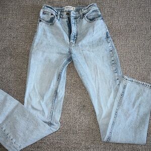 Abercrombie Ultra High Rise 90s Slim Straight Jean